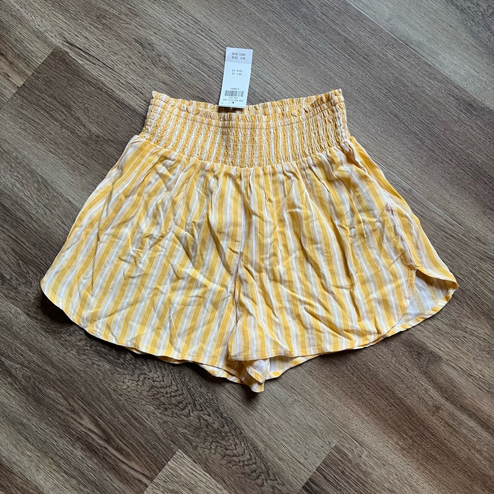 NWT HOLLISTER pull on flowy shorts